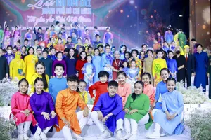 Chùm ảnh: Lễ hội áo dài TP.HCM 2022 với sự góp mặt của 100 văn nghệ sĩ