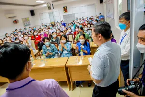 Phó chủ tịch Dương Anh Đức chúc thí sinh thi vào lớp 10 hoàn thành tốt bài thi