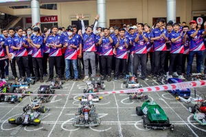 Sinh viên TP.HCM đua xe ô tô mô hình tự chế