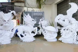 Độc đáo chàng trai làm mô hình xốp sống động kiếm tiền trăm triệu 