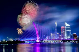 Mãn nhãn màn trình diễn 'Sắc màu thành phố Bác' hưởng ứng kỷ niệm 30-4