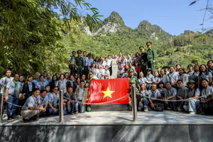 'Chạm' cột mốc 836 (2), chứng kiến lễ chào cờ đặc biệt ở biên giới Cao Bằng