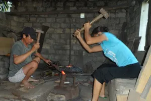 Bố mẹ thợ rèn nuôi ba con đậu ĐH Y Hà Nội