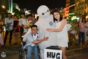 'Ôm' hướng về người khuyết tật