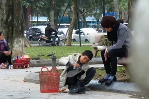 Thử lòng cậu bé đánh giày và điều bất ngờ