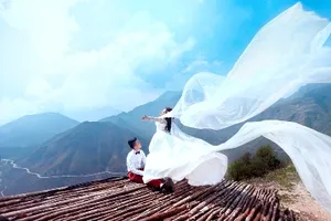 Chuyện tình xế - ôm: Nàng cầm cưa, cưa đổ chàng phượt thủ lạnh lùng