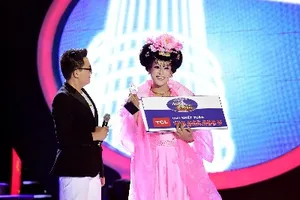 Phan Ngọc Luân giả gái, múa lụa 'qua mặt' Hòa Minzy