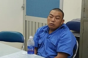 Sử dụng thẻ công an 'dỏm' hù khách du lịch chiếm đoạt tài sản