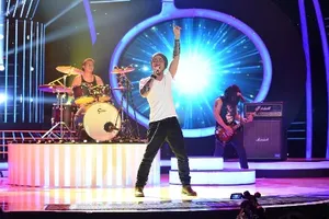 Khán giả rưng rưng khi Đỗ Duy Nam hóa rocker Trần Lập