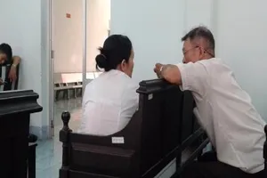 '32 tuổi, không tự kiếm tiền mua nổi cái áo thì làm được gì?'