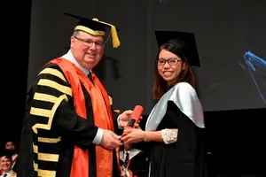 'Cô gái ôsin thành sinh viên tiêu biểu ở Úc, giờ ra sao?