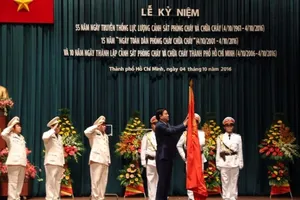 Cảnh sát PCCC TP.HCM nhận huân chương Bảo vệ Tổ quốc 