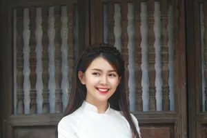 Ngắm hoa khôi Quốc học Vinh xinh 'quá mức cho phép'