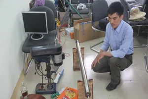 Thầy vật lý 'nhà người ta' kiêm DJ chỉnh nhạc