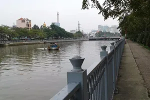 Phát hiện thi thể một người đàn ông trên kênh Nhiêu Lộc