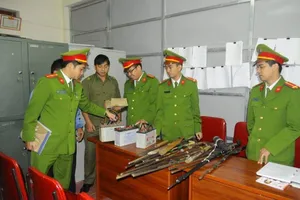 “Dân muốn giấu súng, vào nhà lục tìm chưa chắc đã thấy!