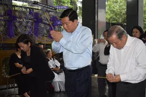 Bí thư Thăng đến viếng PGS-nhạc sỹ Ca Lê Thuần