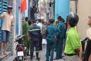 Cháy nhà trong hẻm, hàng loạt đèn tivi hàng xóm phát nổ