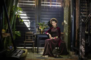 Khánh Ngân dịu dàng trong tà áo dài 'Hoa sen đất Việt'