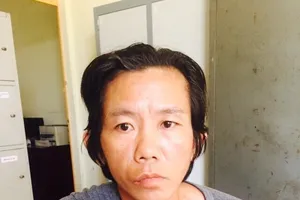 Dọa nhiễm HIV moi tiền hàng xóm