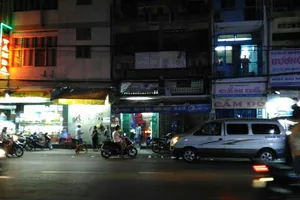 Quận 3: Giang hồ đòi nợ thuê xộc vô nhà dân đòi phá cửa