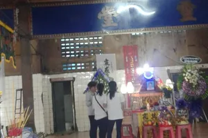 'Nó chỉ xuống gọi ba về ngủ, vậy mà rồi đi mãi...'