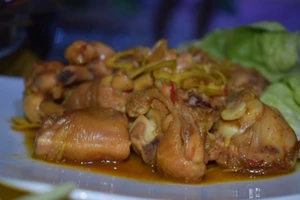 'Chảy nước miếng' xem nhà báo trổ tài nấu nướng