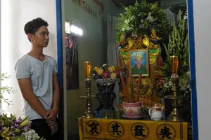 Nước mắt rơi trong tang lễ người lính cứu hỏa hi sinh