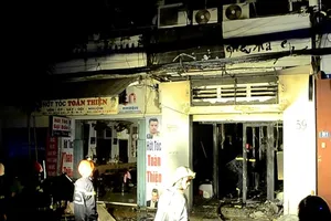 Khởi tố vụ nam thanh niên tạt xăng đốt cửa hàng bạn gái