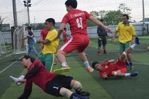 Kịch tính màn tranh tài bóng đá của cảnh sát, công an 