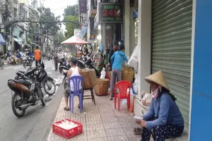 Nhóm đòi nợ thuê lại vây nhà dân cả đêm