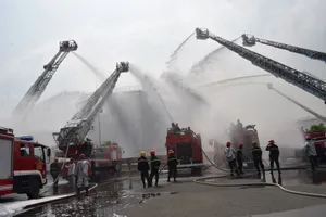 900 người dập đám cháy Tổng kho xăng dầu Nhà Bè