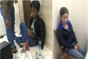 Huyện Nhà Bè: Cặp vợ chồng giấu súng và 1,3kg ma túy đá