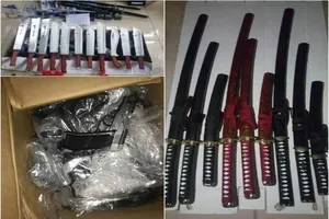 TP.HCM: Đặc nhiệm tập kích triệt kho súng, kiếm...khủng