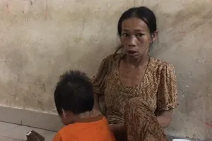Gặp người mẹ bồng con ăn xin khu phố Tây nơi cai nghiện
