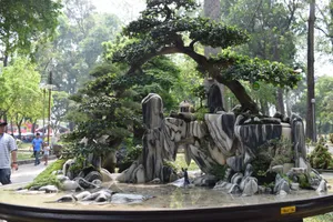 Cận cảnh cây kiểng, bon sai độc lạ “đại náo” hội hoa 