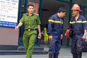 Tá hỏa ôm con chạy vì hàng xóm hầm xương ngủ quên