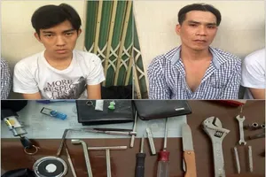 Đạp xe, rút dao đe dọa đặc nhiệm 