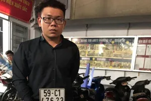 Nhận dư 1 thẻ giữ xe, quản lý trộm mô tô của khách