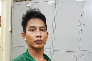 Kẻ trộm đụng hình sự quận 1 khi lấy đồ của tài xế