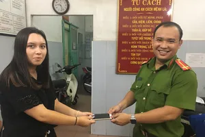 ‘Chôm’ điện thoại du khách, đụng hình sự quận 1