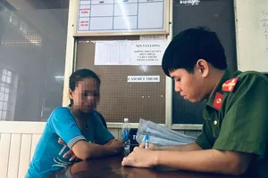 Công an kiểm tra hành chính và nhiều chuyện dở khóc dở cười