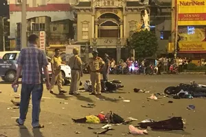 Sau tai nạn ở ngã tư Hàng Xanh, nữ tài xế nói 'Để chị lo'