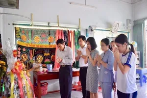 Thủ tướng tri ân một giáo viên đã khuất
