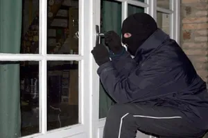 Lợi dụng quen biết, trộm sạch tiền trong két của nữ Việt kiều