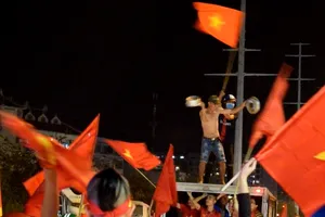 Ngàn lẻ một kiểu đi bão có một không hai của CĐV Việt Nam