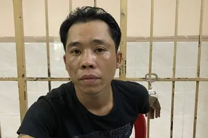 Giật túi xách cô gái đậu xe bên đường, đụng hình sự quận 1