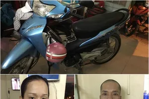 Ngủ say bên lề đường quận 1, suýt... mất xe máy