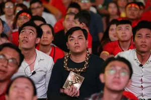 'Đại gia đeo vàng' Phúc XO bị tạm giữ hình sự để điều tra