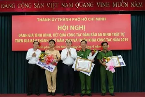 Thưởng nóng nhiều đơn vị tham gia vụ bắt 1,1 tấn ma tuý